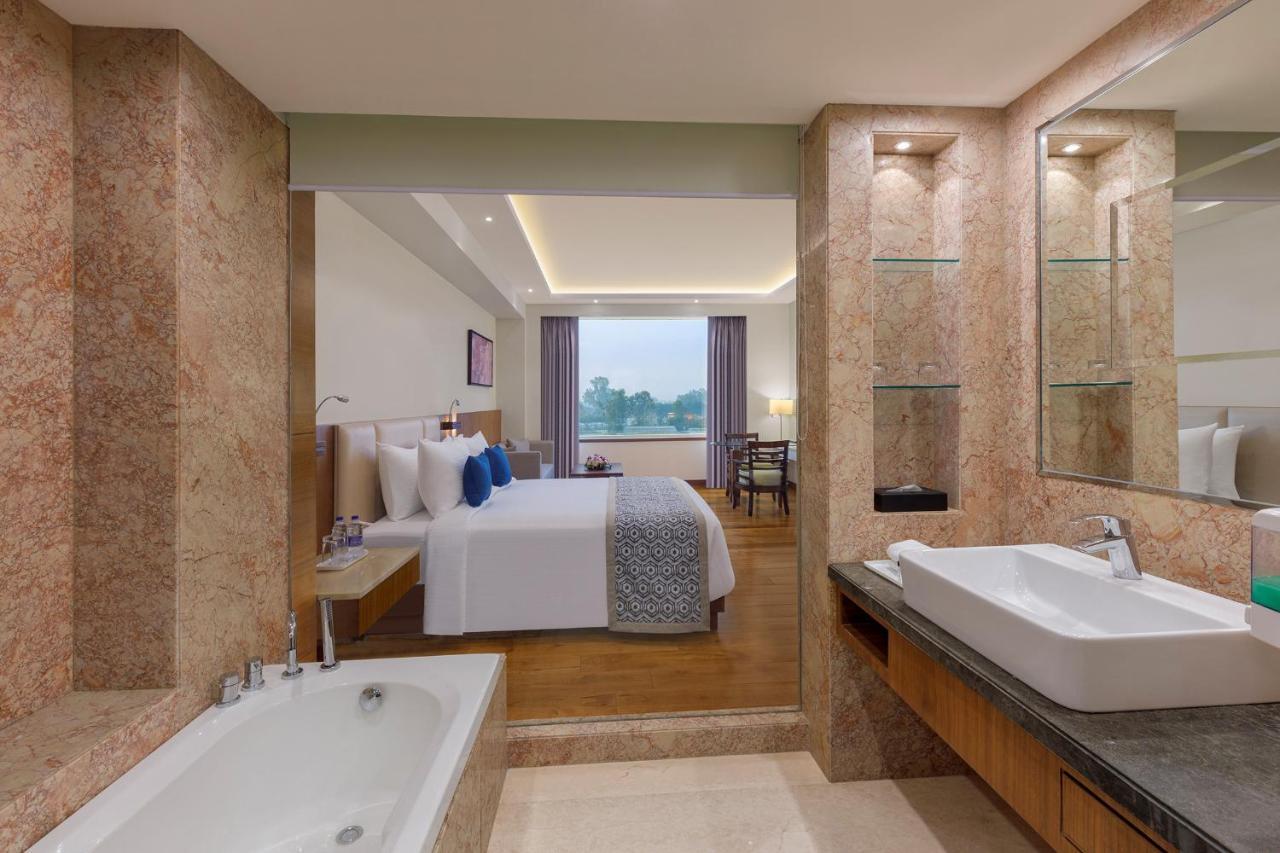 Viraj Sarovar Portico Jammu Eksteriør bilde